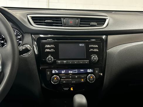 Used 2015 Nissan Rogue SV AWD/4WD image 17