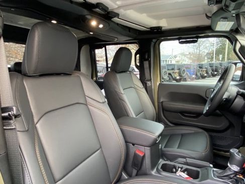 New 2025 Jeep Gladiator Sport image 16