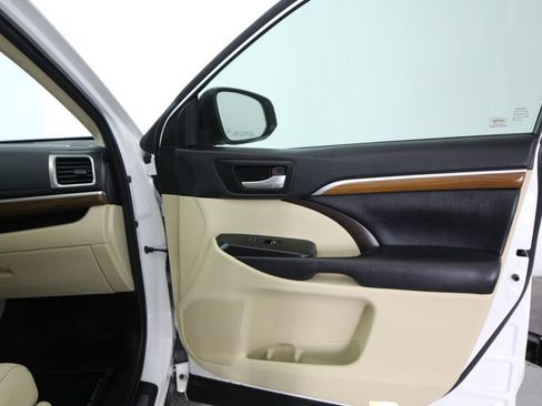 Used 2018 Toyota Highlander Limited FWD image 59
