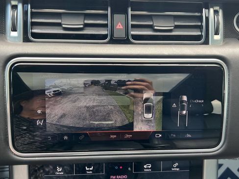 Used 2020 Land Rover Range Rover HSE image 13