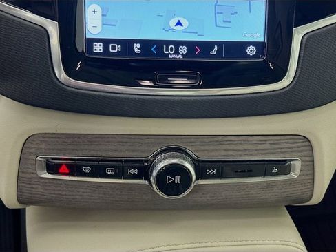 Used 2023 Volvo XC90 B6 Plus w/ Protection Package Premier image 19