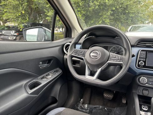 Used 2025 Nissan Versa SV FWD image 32