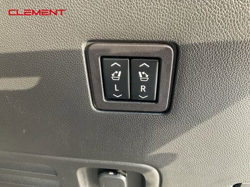 Used 2023 Chevrolet Traverse High Country image 51