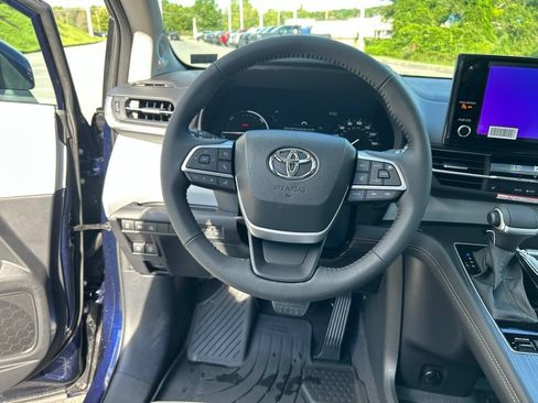 New 2026 Toyota Sienna XLE AWD/4WD image 13