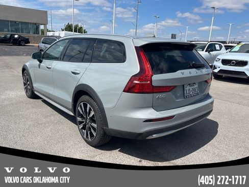 Used 2025 Volvo V60 B5 Cross Country Ultra AWD/4WD image 7
