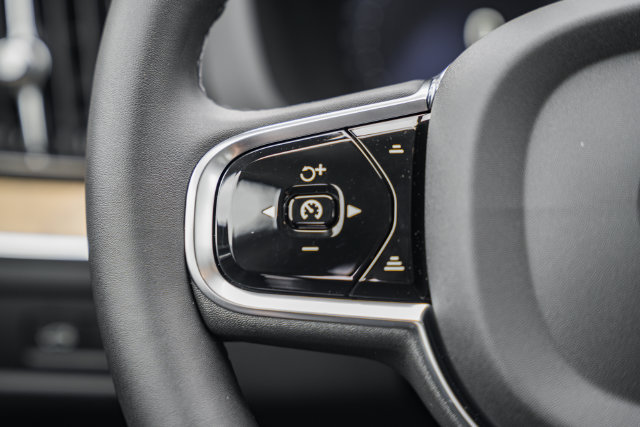 New 2027 Volvo XC60 T8 Plus AWD/4WD image 23