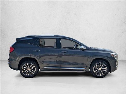 Used 2019 GMC Terrain Denali w/ Advanced Safety Package FWD image 4