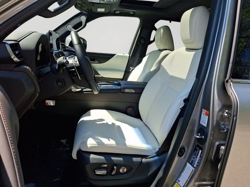 Used 2026 Lexus LX 600 4WD w/ Luxury Package image 15