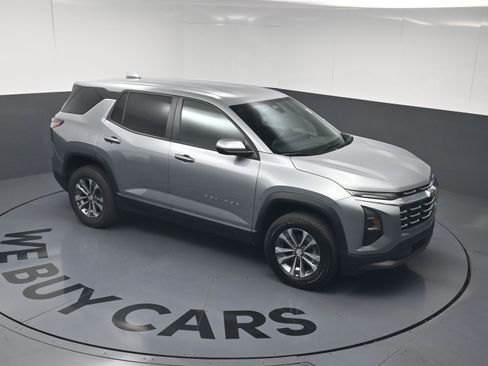 Used 2026 Chevrolet Equinox LT FWD image 32
