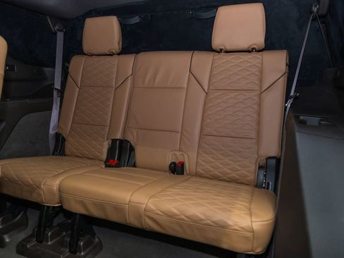 Used 2024 Cadillac Escalade Premium Luxury AWD/4WD image 35