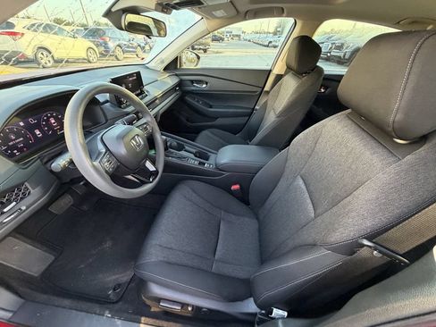 Used 2025 Honda Accord SE image 17