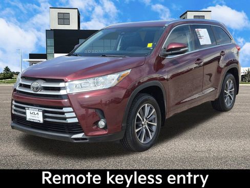 Used 2018 Toyota Highlander XLE image 5