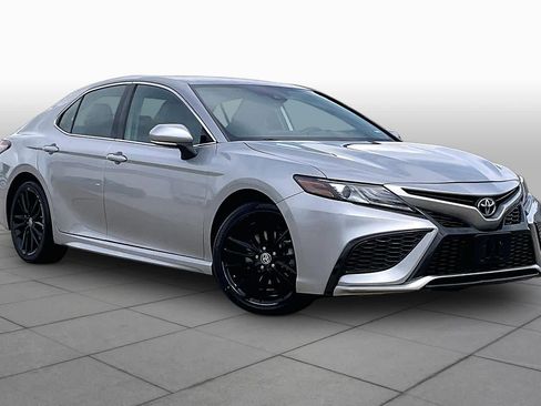 Used 2024 Toyota Camry XSE FWD image 3