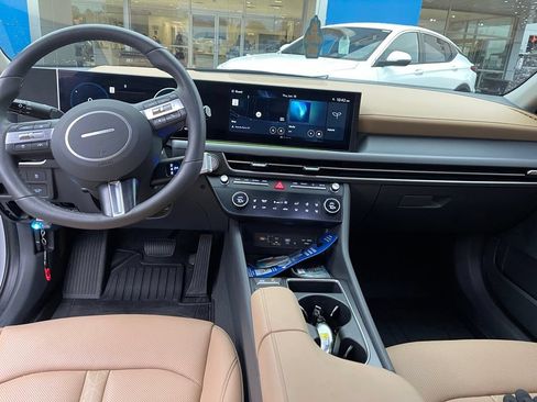 Used 2025 Hyundai Sonata Limited FWD image 11