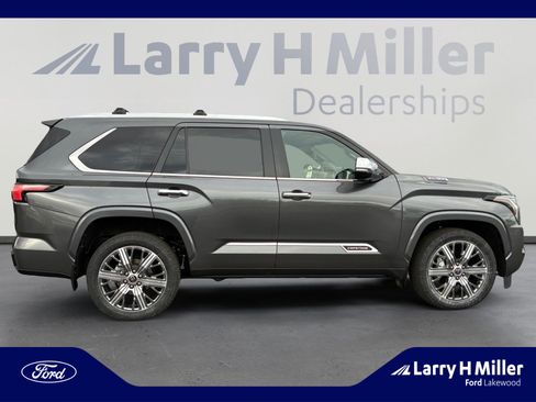 Used 2024 Toyota Sequoia Capstone image 6