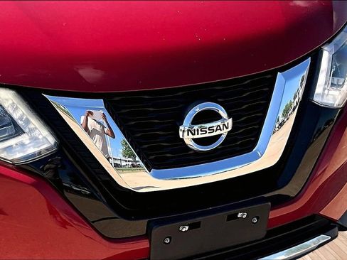 Used 2017 Nissan Rogue SV AWD/4WD image 28