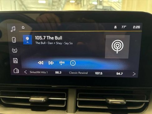 Used 2025 Chevrolet Trax LT FWD image 17