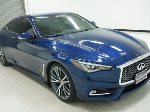 Used 2018 INFINITI Q60 3.0t Luxe RWD image 2