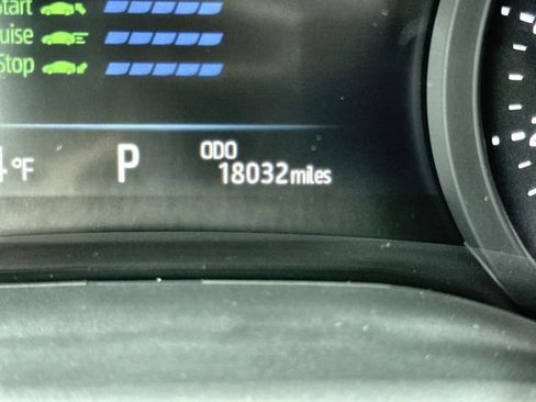 Used 2025 Toyota Sienna LE FWD image 15
