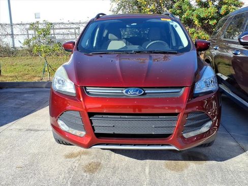 Used 2016 Ford Escape SE w/ Equipment Group 201A image 2