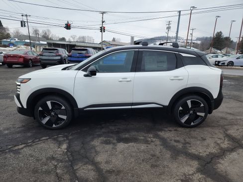 New 2026 Nissan Kicks SR w/ SR Premium Package image 5