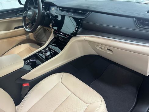 New 2026 Jeep Grand Cherokee L Limited w/ Luxury Tech Group II image 36