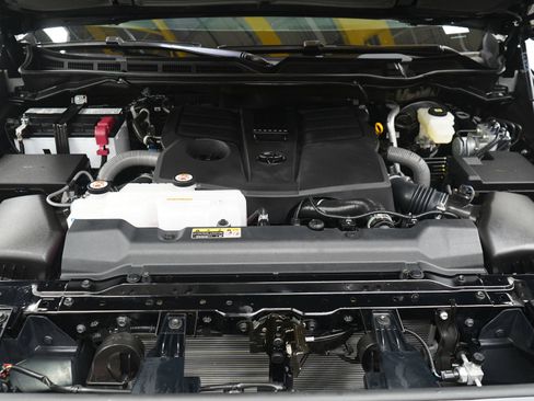 Used 2026 Toyota Tundra SR5 w/ SR5 Convenience Package AWD/4WD image 32