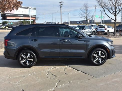 Used 2022 Kia Sorento S image 4