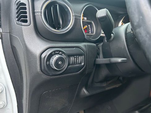 Used 2020 Jeep Wrangler Unlimited Sahara image 22