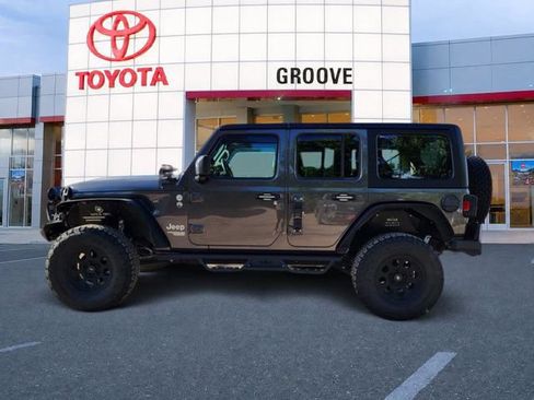 Used 2018 Jeep Wrangler Unlimited Sport S AWD/4WD image 2