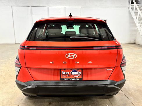 Certified 2024 Hyundai Kona SE AWD/4WD image 6