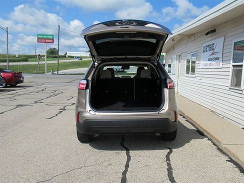 Used 2021 Ford Edge SE image 9
