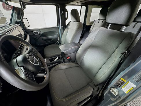 Used 2024 Jeep Wrangler Unlimited image 13