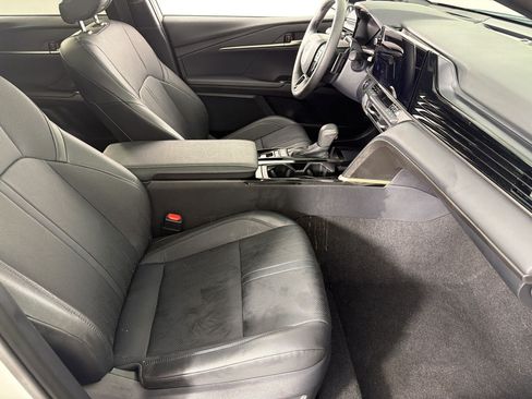 Used 2025 Toyota Camry XSE w/ Premium Plus Package AWD/4WD image 25