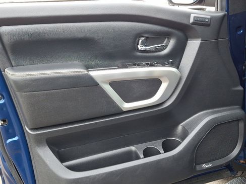 Used 2019 Nissan Titan SL image 12