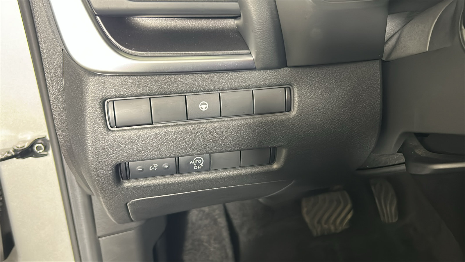 Used 2023 Nissan Rogue SV FWD image 24