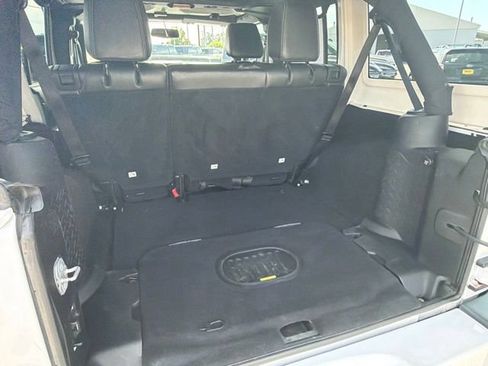 Used 2016 Jeep Wrangler Unlimited Sahara w/ Connectivity Group AWD/4WD image 15