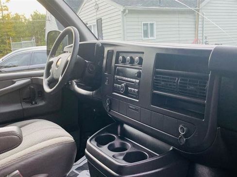 Used 2010 Chevrolet Express 1500 image 24