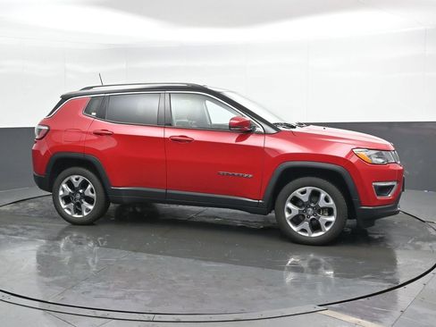 Used 2018 Jeep Compass Limited image 4
