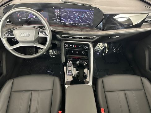 Used 2025 Audi Q5 Premium w/ Convenience Package image 12