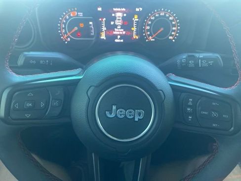 Used 2024 Jeep Wrangler Unlimited Rubicon w/ XTREMEE 35" Tire Package AWD/4WD image 21