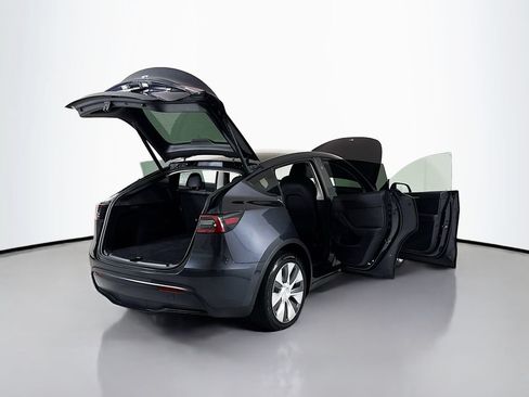 Used 2024 Tesla Model Y Long Range RWD image 30