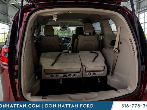 Used 2021 Chrysler Pacifica Touring-L FWD image 26