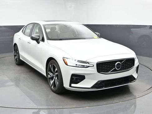 Used 2023 Volvo S60 B5 Core w/ Climate Package FWD image 2