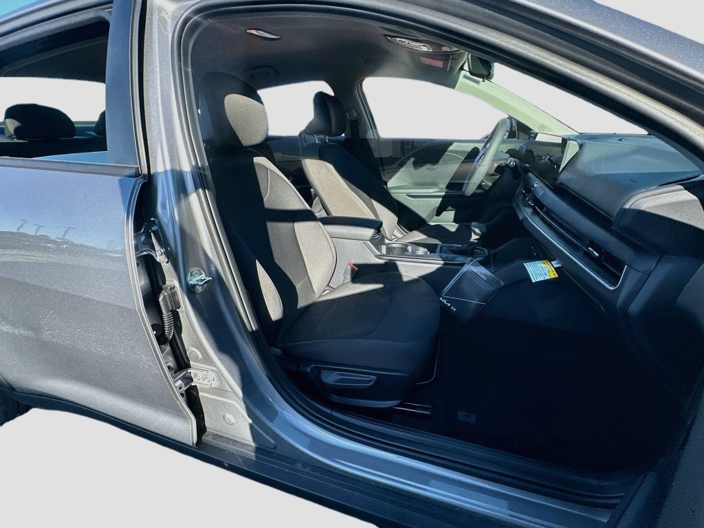 New 2026 Kia K4 FWD image 25