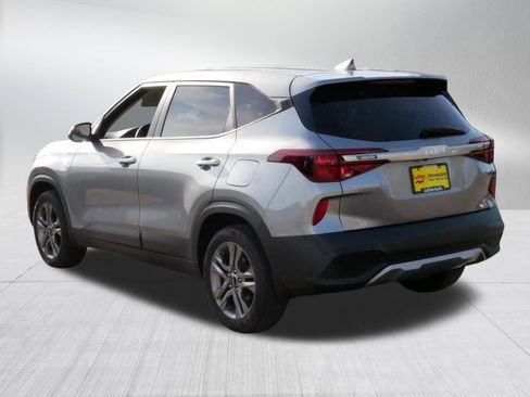 Used 2023 Kia Seltos LX AWD/4WD image 5