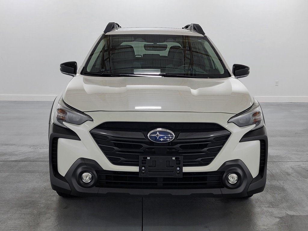 Used 2025 Subaru Outback Premium AWD/4WD image 3