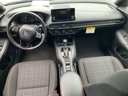 Used 2025 Honda HR-V Sport image 17