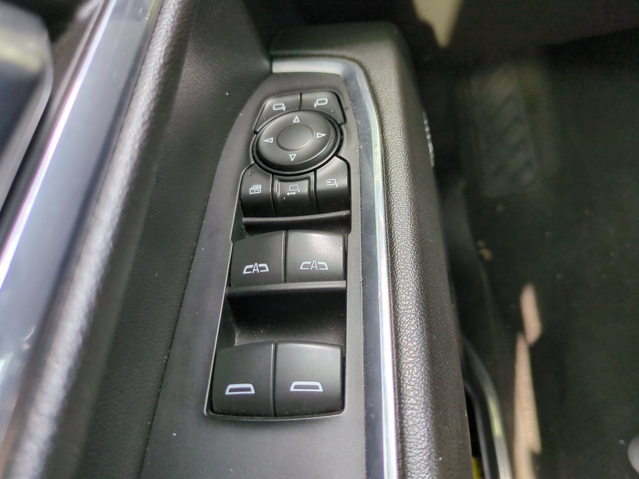 Used 2024 Chevrolet Silverado 2500 LTZ w/ LTZ Plus Package AWD/4WD image 23