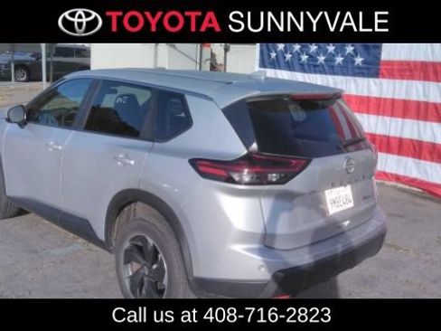 Used 2024 Nissan Rogue SV AWD/4WD image 2